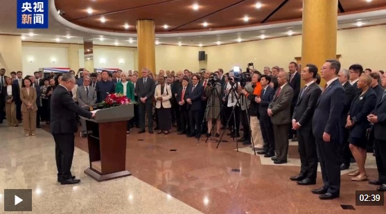 我们在许多国家向国际组织和使馆代表团