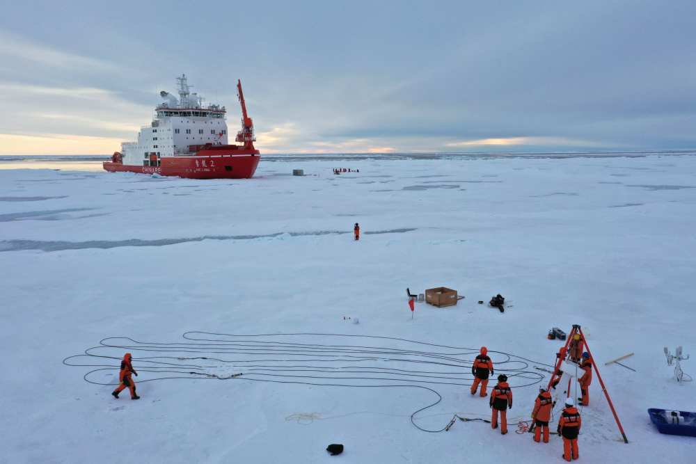 冰战 - 创纪录地在北极部署了 27 个冰基浮标