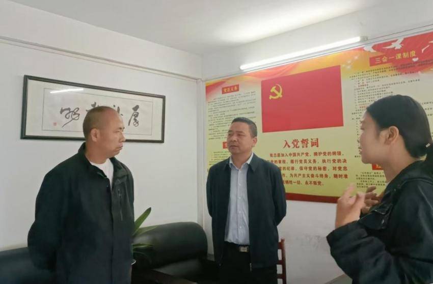 社区调解矛盾，居民行善送温暖