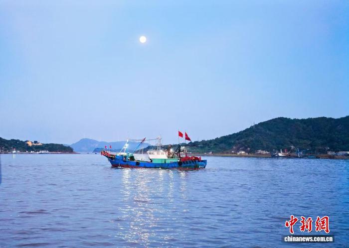 台湾同胞中秋图：月圆圆不一样，半退休生活续