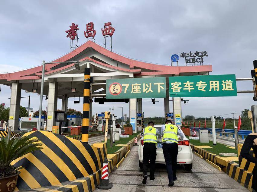 小厂西收费站：“十分钟恐惧”后安全谨慎