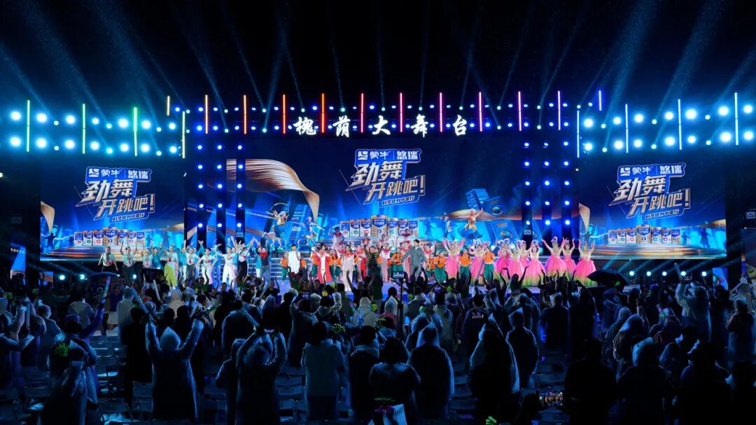 “我们来跳舞吧！”孝南湖北站开业