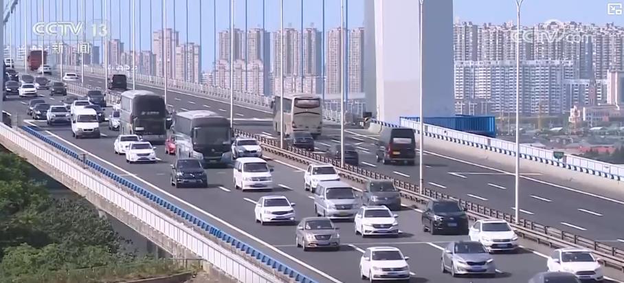 在国家和总理节日的假期期间，运输既柔软又整