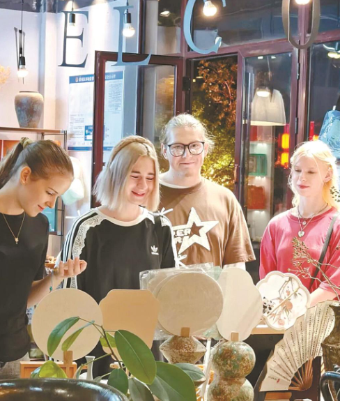 体验传统文化、玩转传统文化、带回家：黄冈文