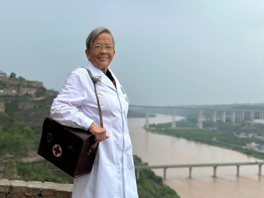你认识卢胜美吗？