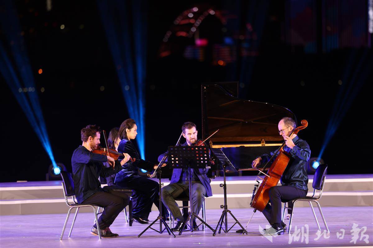 来自10个国家的艺术家