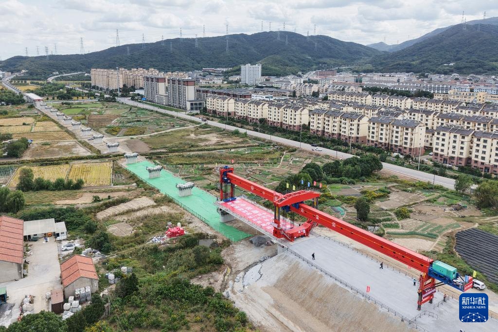 翻译错误：解析值时遇到意外字符：<。路径 ''，第 0 行，位置 0。