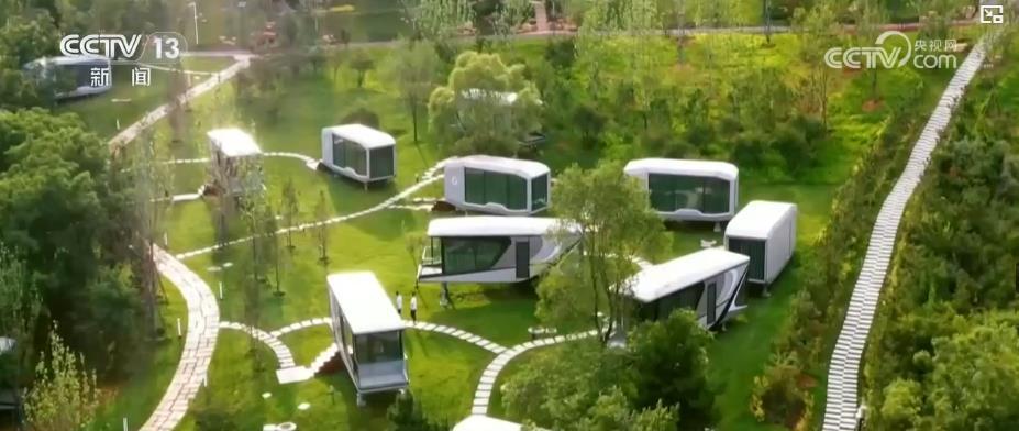 我们还为儿童提供托儿服务，所以即使是年长的