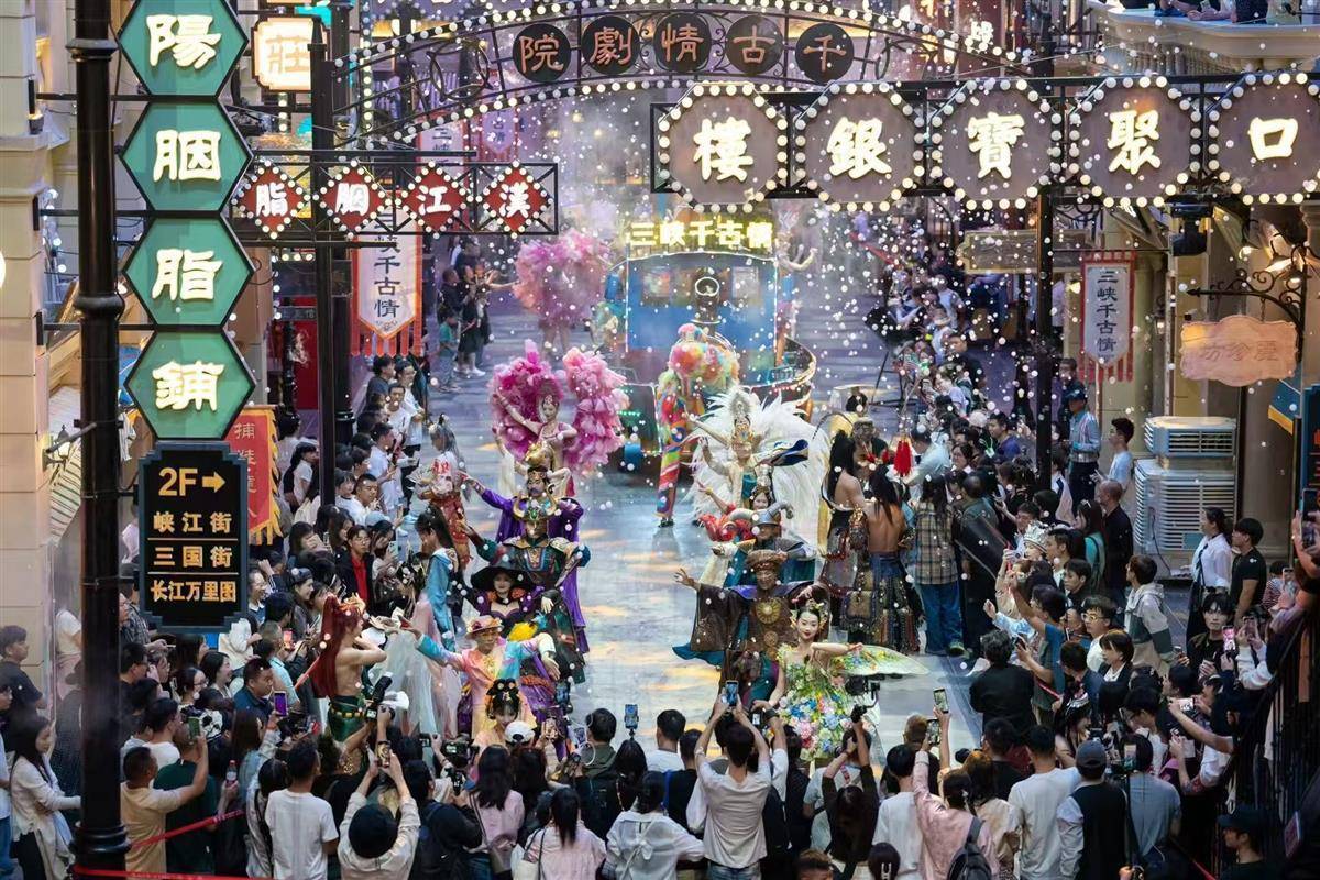 国庆节和四月音乐节假期的第一天，湖北的文化