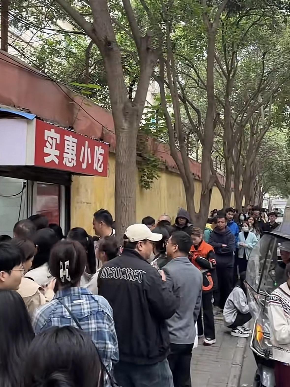 德信官方网站千万粉丝博主“乌啦啦”带火郑
