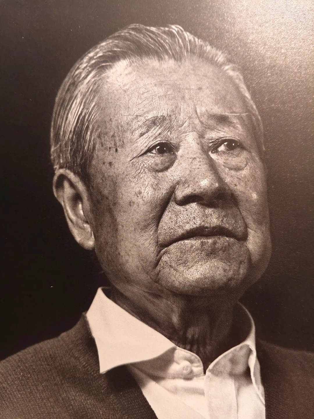 又一盏灯灭了……