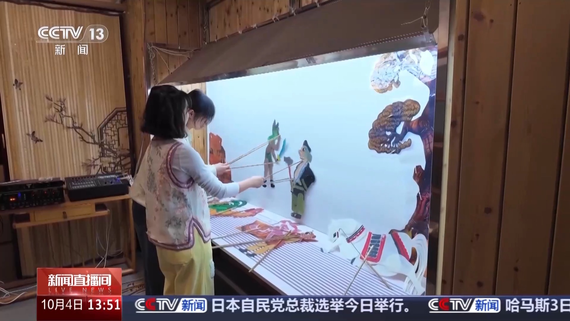 带有山地景观的城市湖触及了数千年在湖岸的历