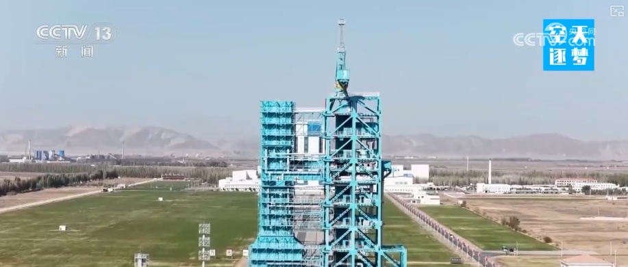 它们“被铆接到发射场，钉在塔上，并由火箭守