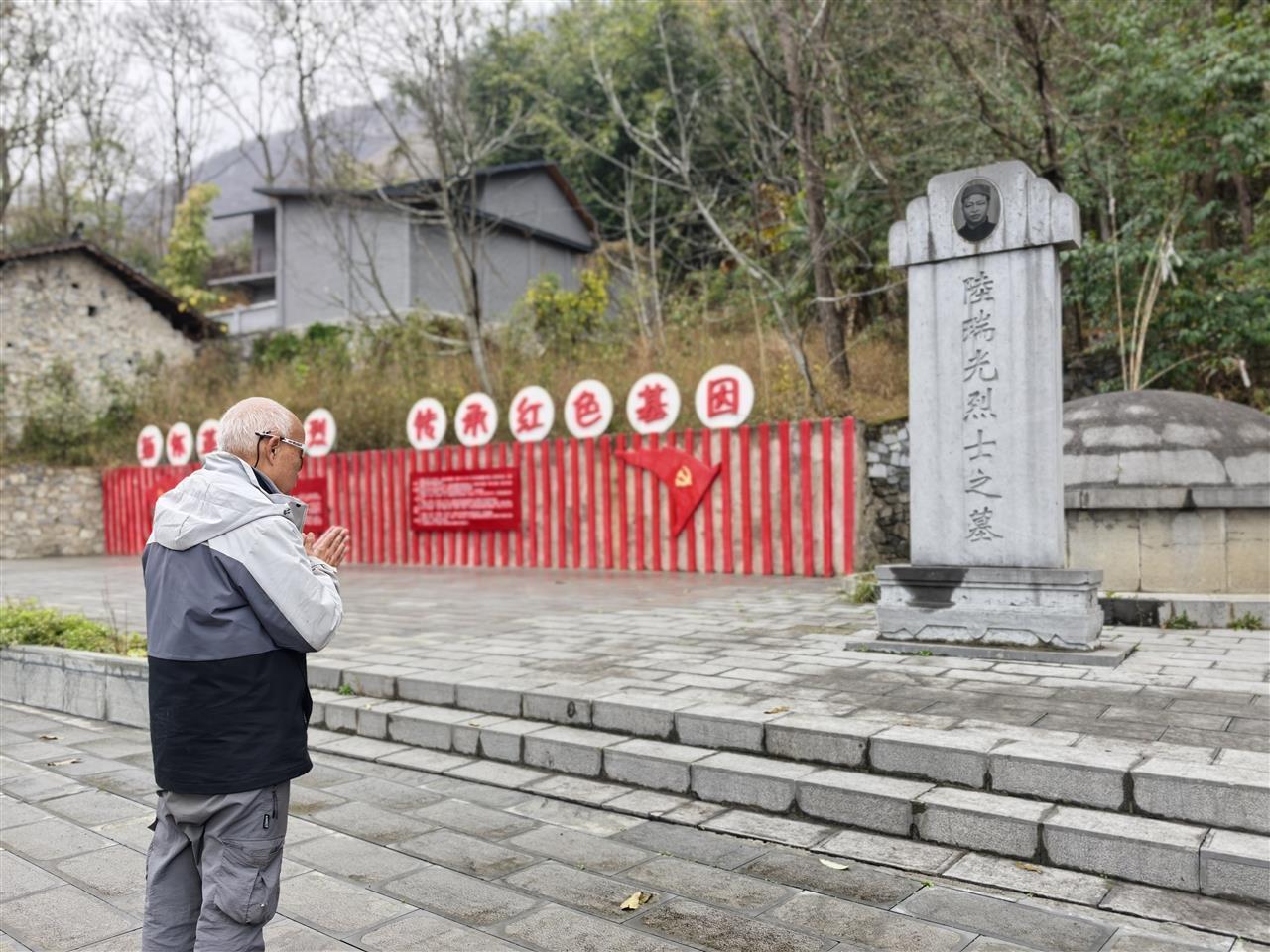 华体会- 华体会体育官网- 体育APP下载香港七旬老人重走长征路即将抵达终点已走了246天约6000公里朋友：看到各地的发展他感觉震撼和自豪