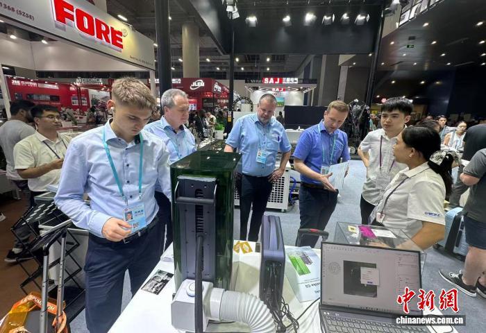 参观广交会：中国出口产品将吸引新的优质国外
