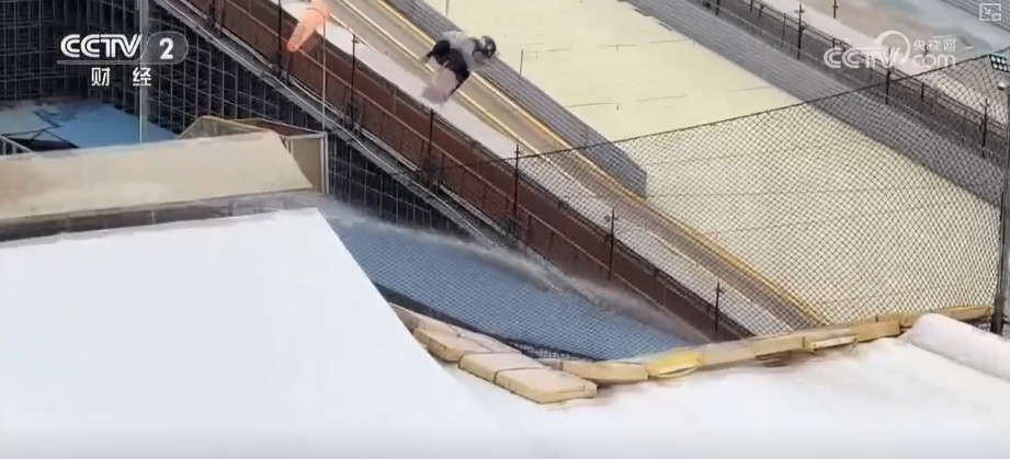 一季到四季；小众到大众！创新重构冰雪产业链冰雪消费释放新增完美体育网站长点(图8)