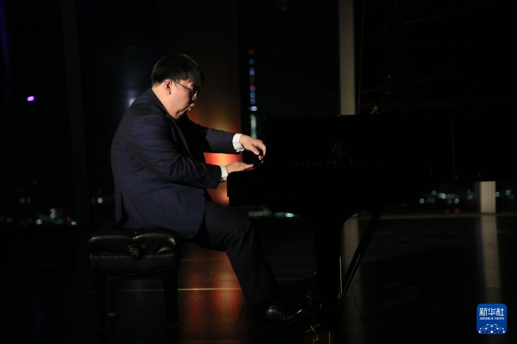 “听Yueya聚会”音乐会在美国纽约曼哈顿举行。