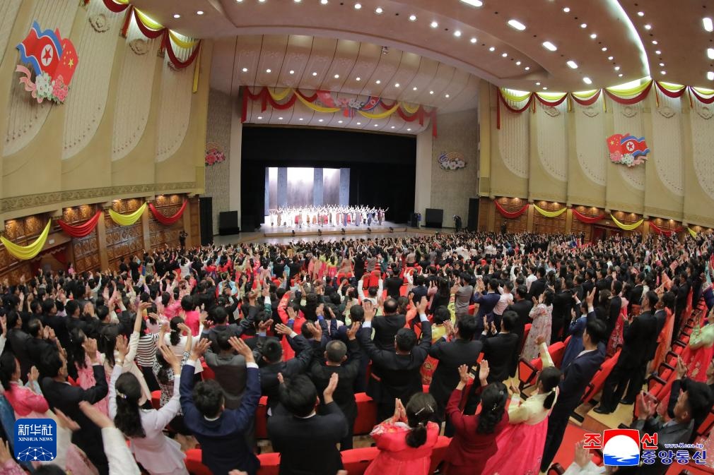 中国红色经典舞剧《永恒的波浪》在朝鲜成功上