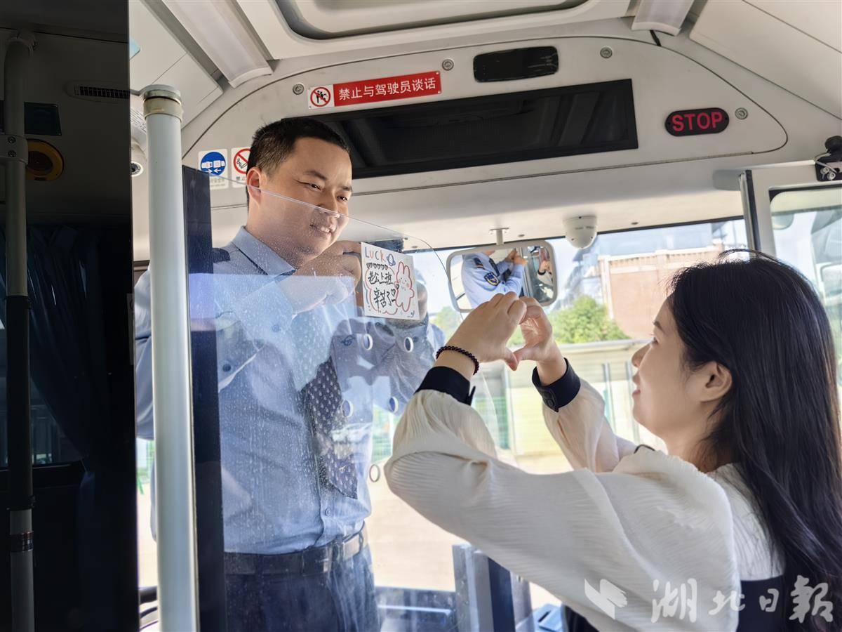 太有爱了！司机驻扎武汉