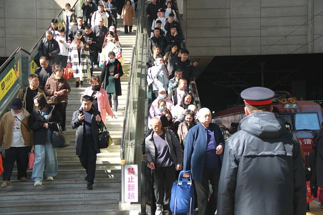 年长旅客在登上火车时应保留这份方便的指南