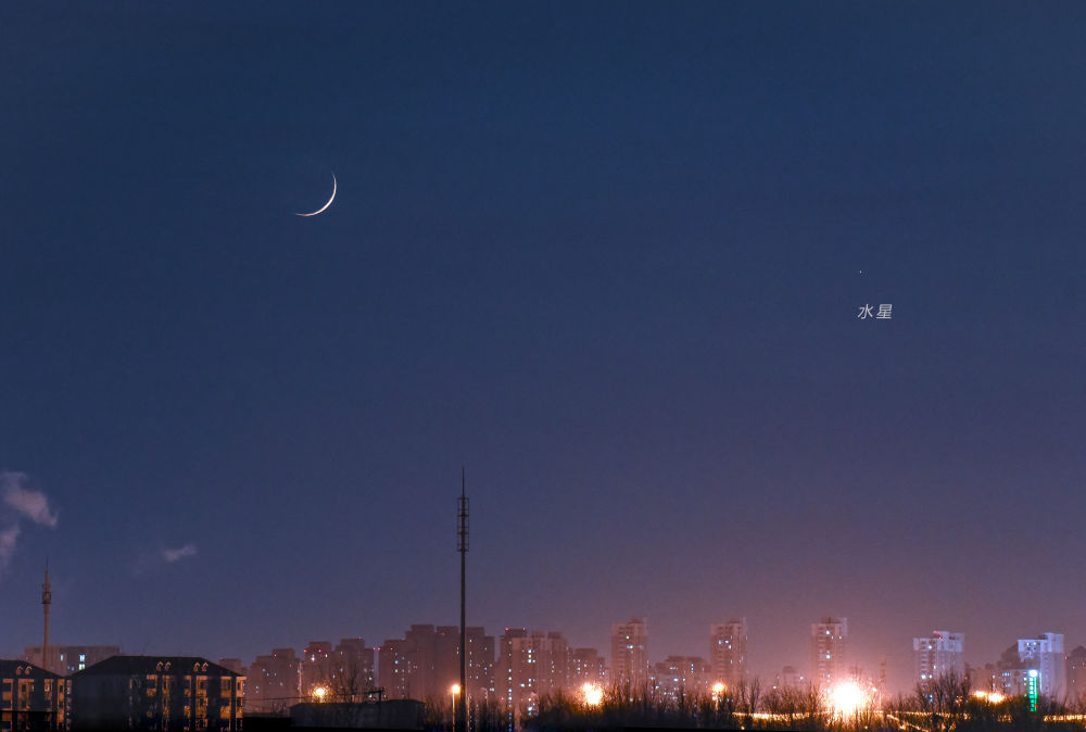 双星环绕月亮，准备好观赏吧！