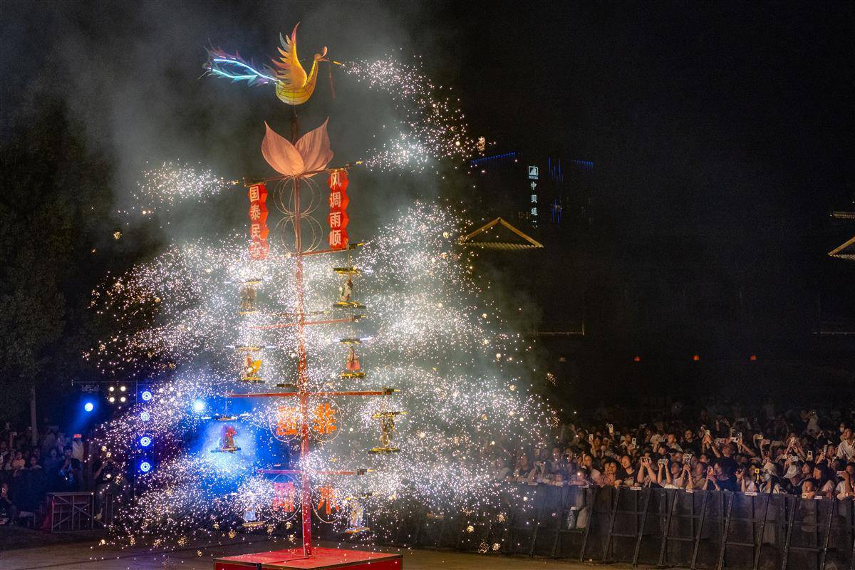 火树和银色的花永远不会睡觉！武汉花园博览会