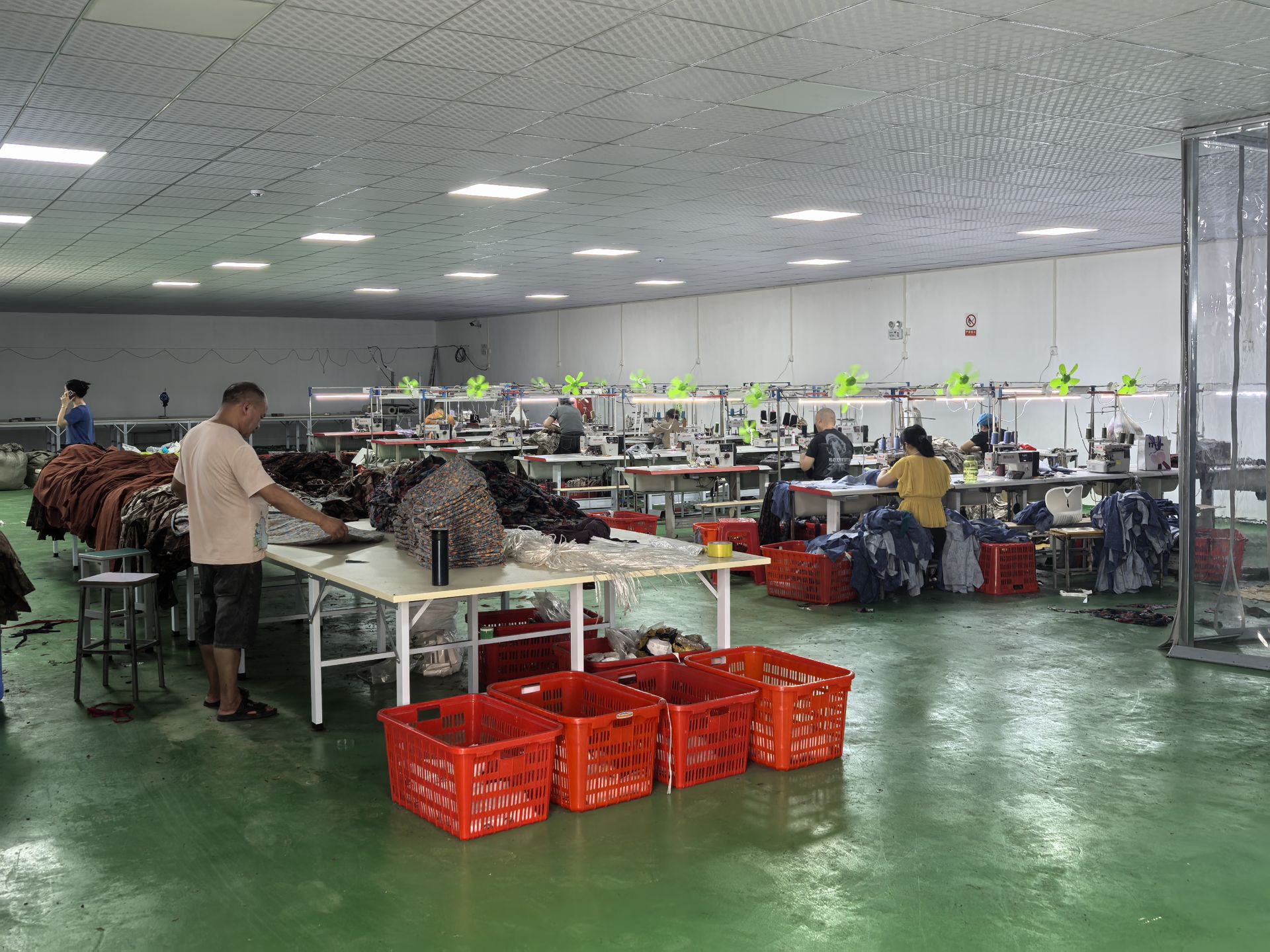 王军:“把服装厂搬到你家去”