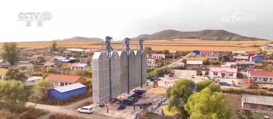 一线观察秋收。