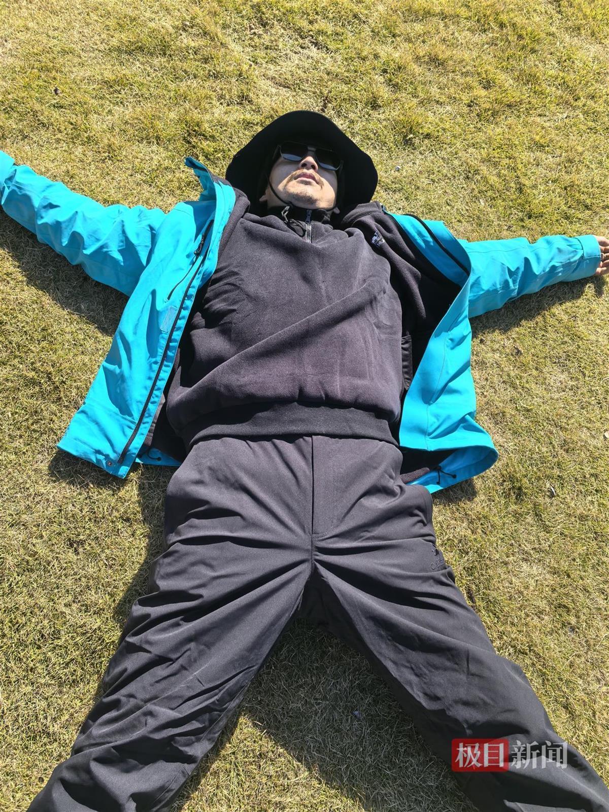 14名荒野求生选手参观完七星山后，“文