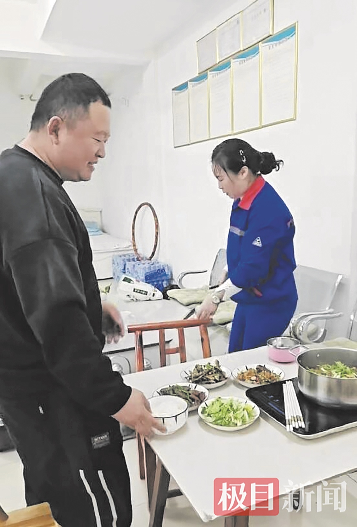 一位外地司机到松滋等货。他在一个加油站停下