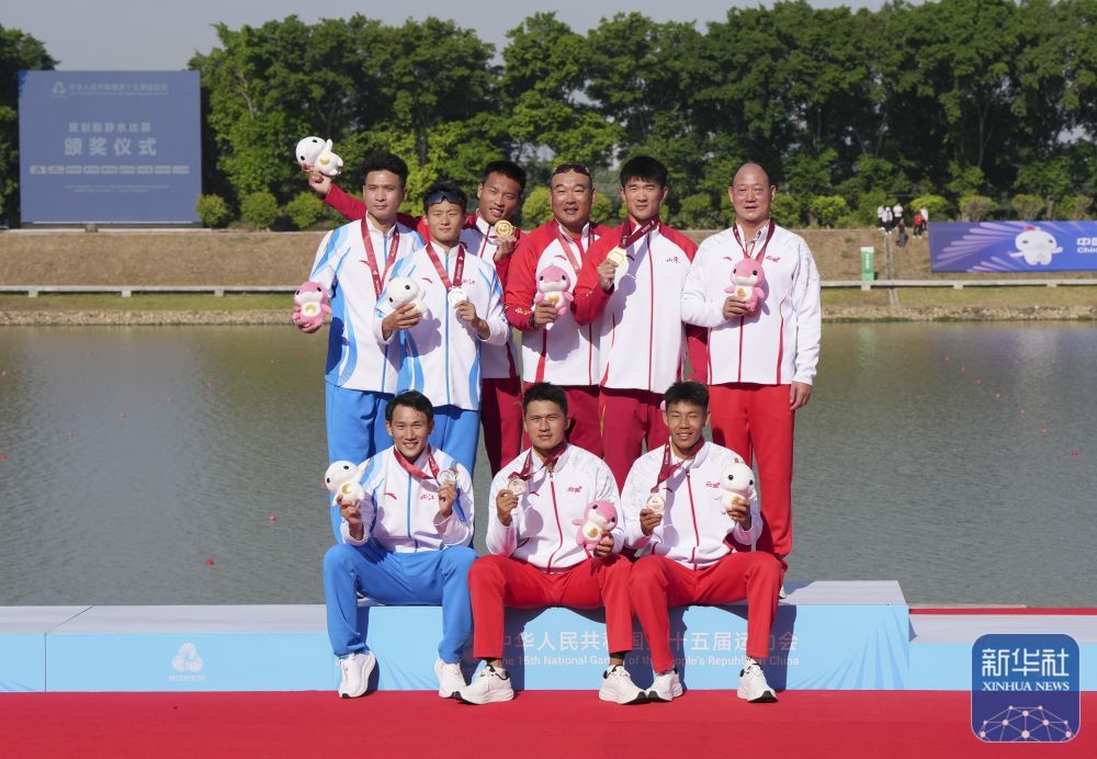 山东省队于跃斌/于陈伟获得男子500m平水皮划艇双