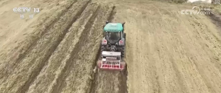 “新技术+新机械”助力播种播种，为来年丰收奠