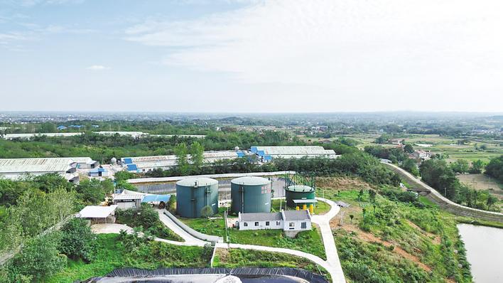 公司每年治污费用超过200万元，村里年收入达到