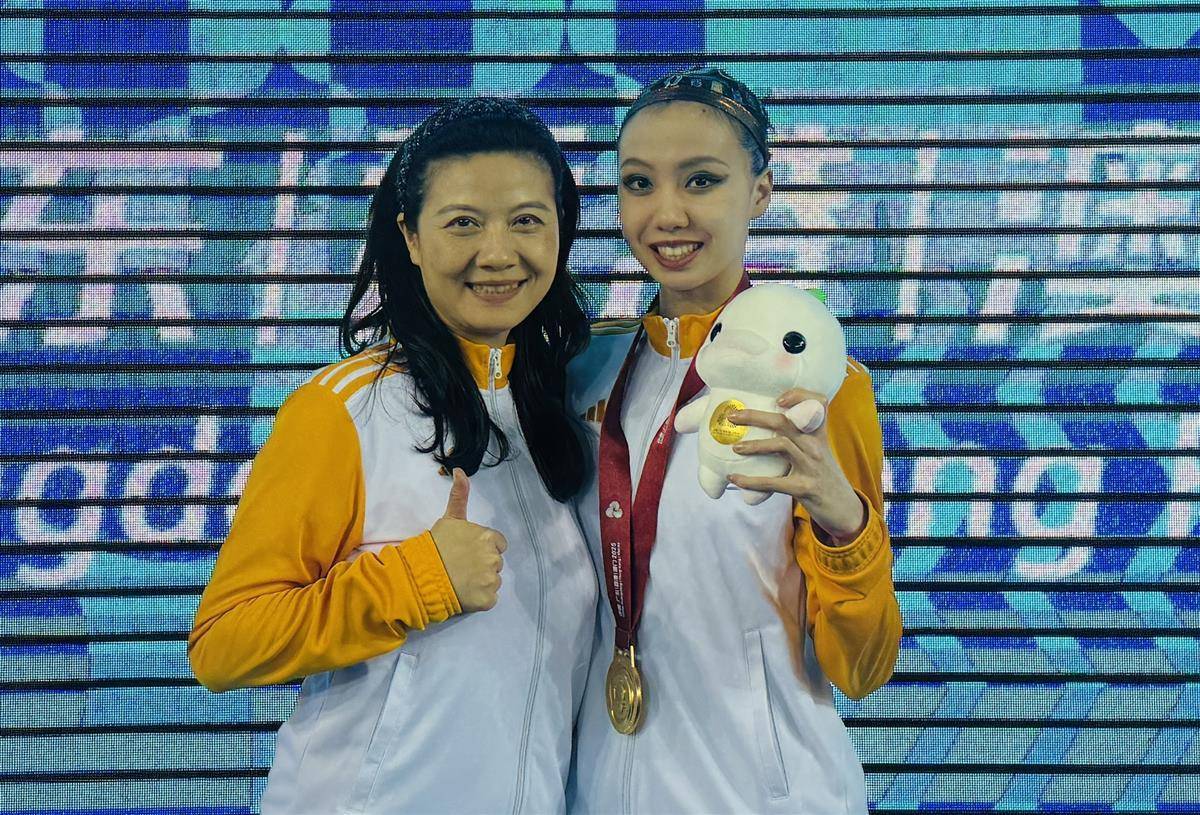 湖北花童许惠妍夺得花泳冠军