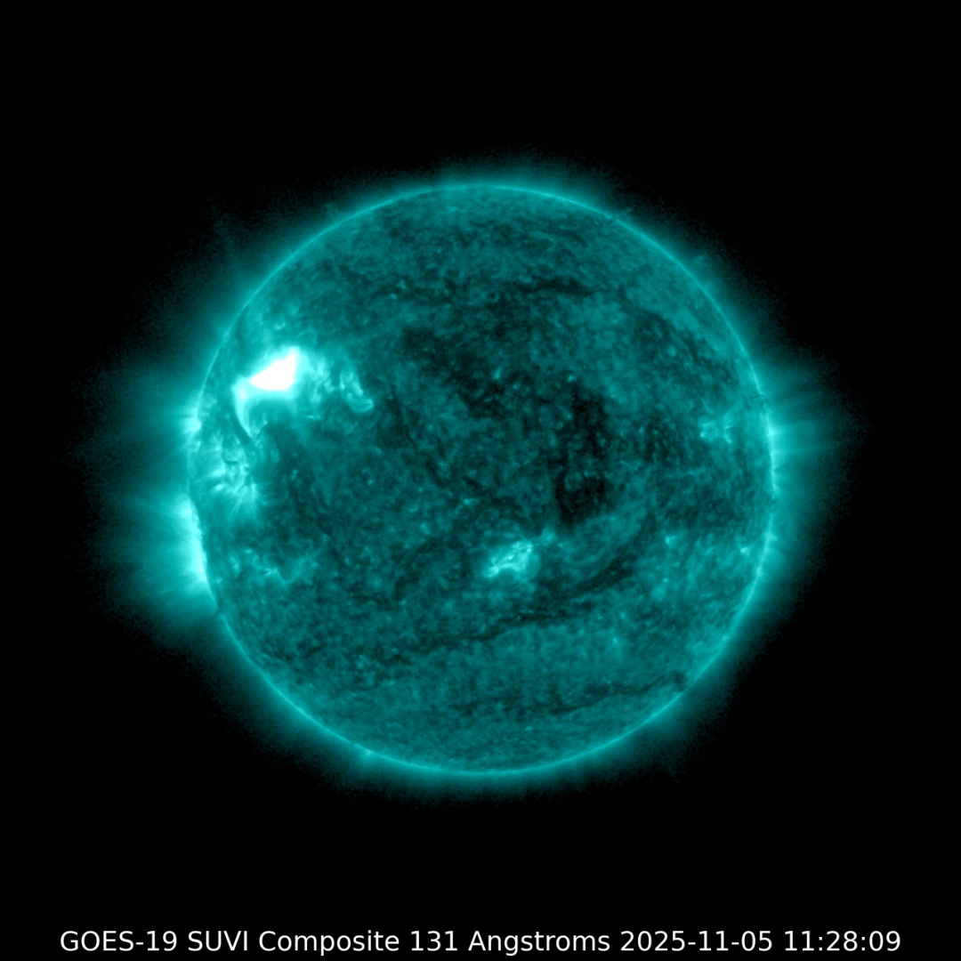 太阳耀斑持续存在，为北方大部分地区提供了观