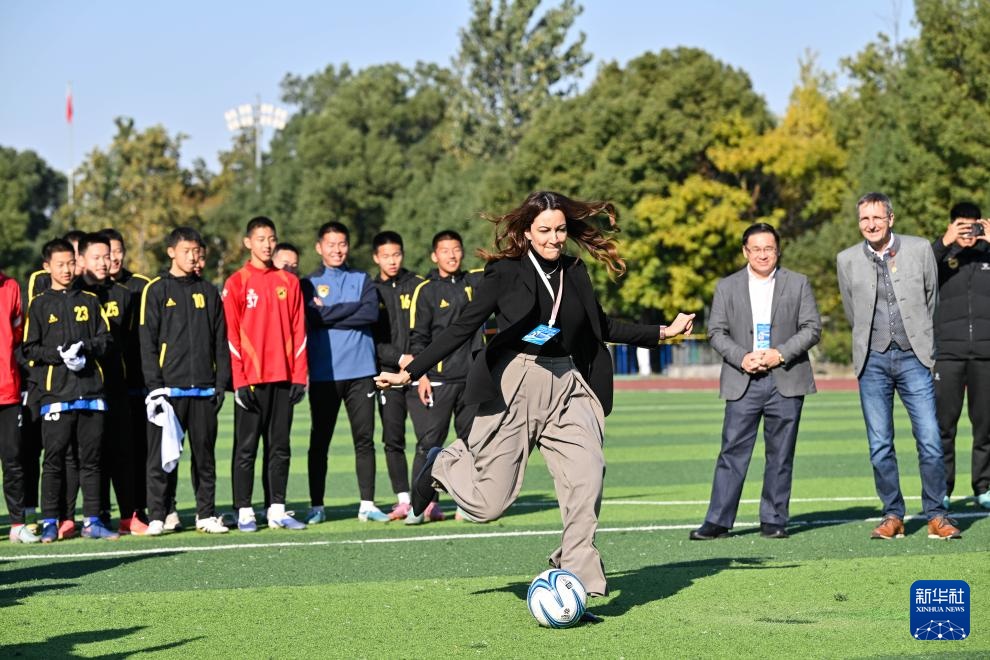 “南京世界市长对话”活动嘉宾参观南京