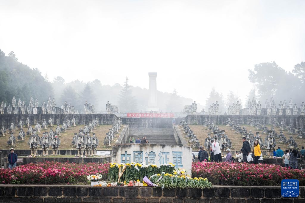 云南龙陵：参观嵩山战役遗址