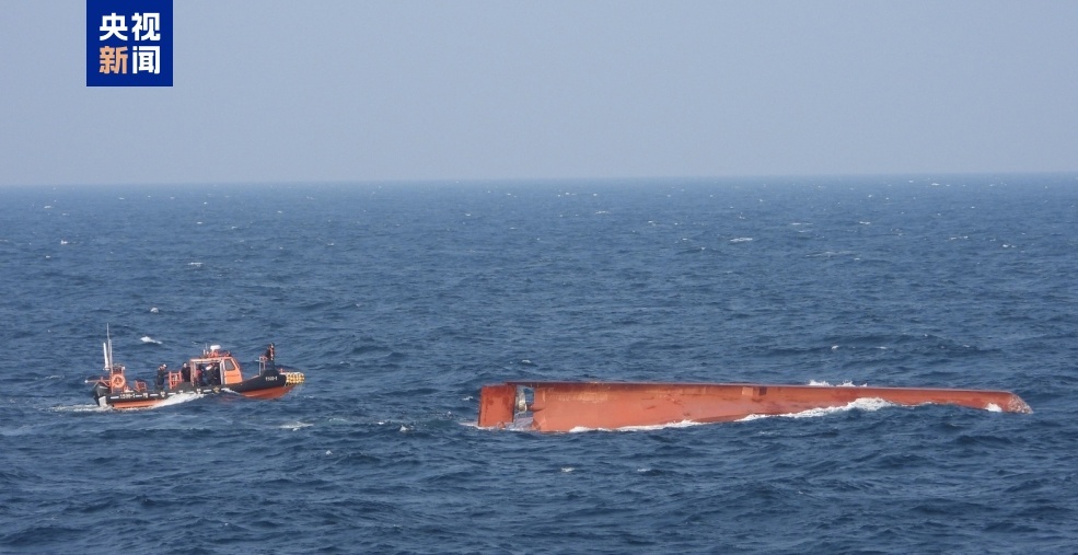 中国渔船在韩国附近倾覆；中韩海警全力搜寻三