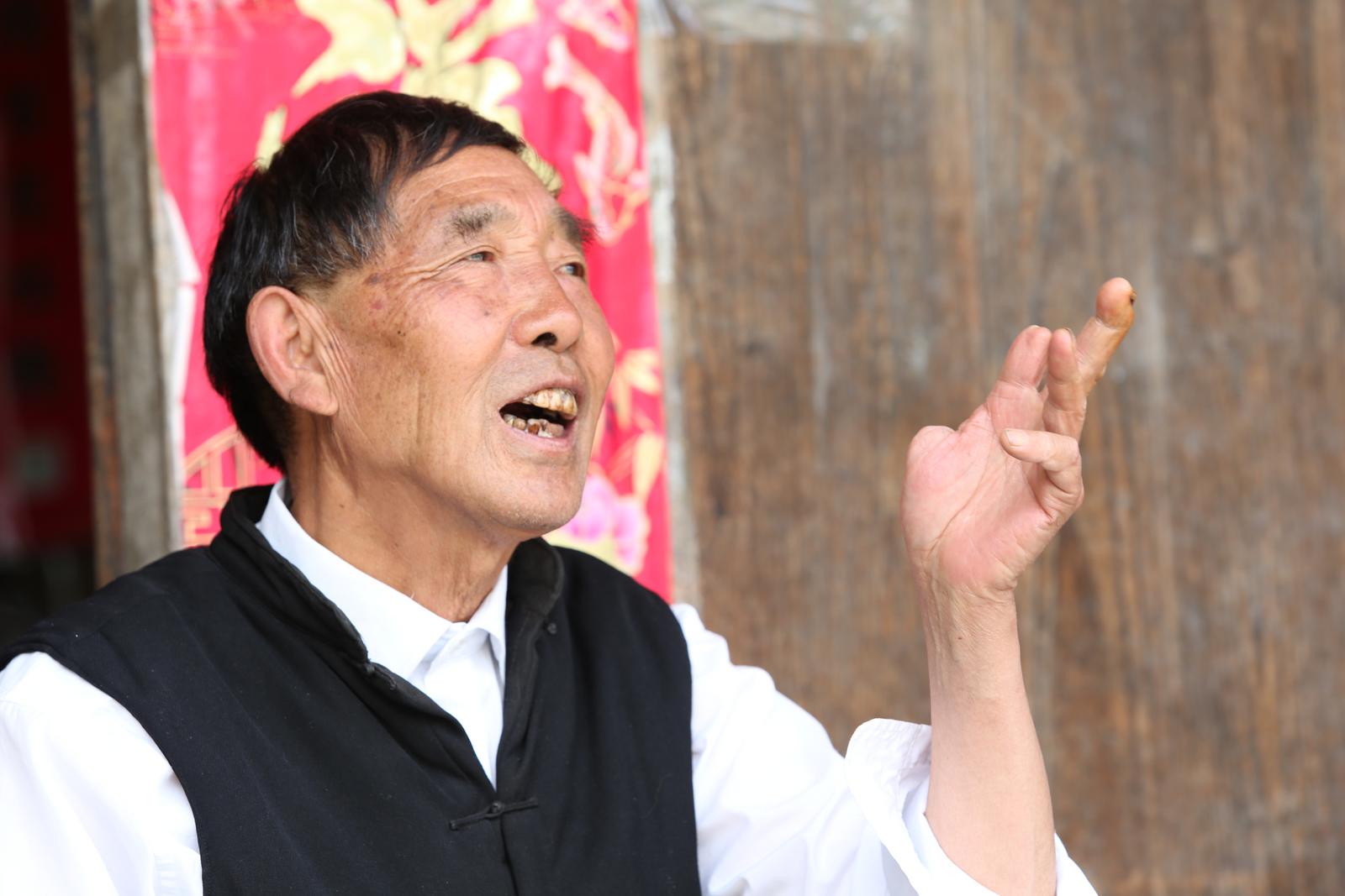 “扶贫县官去世”,让