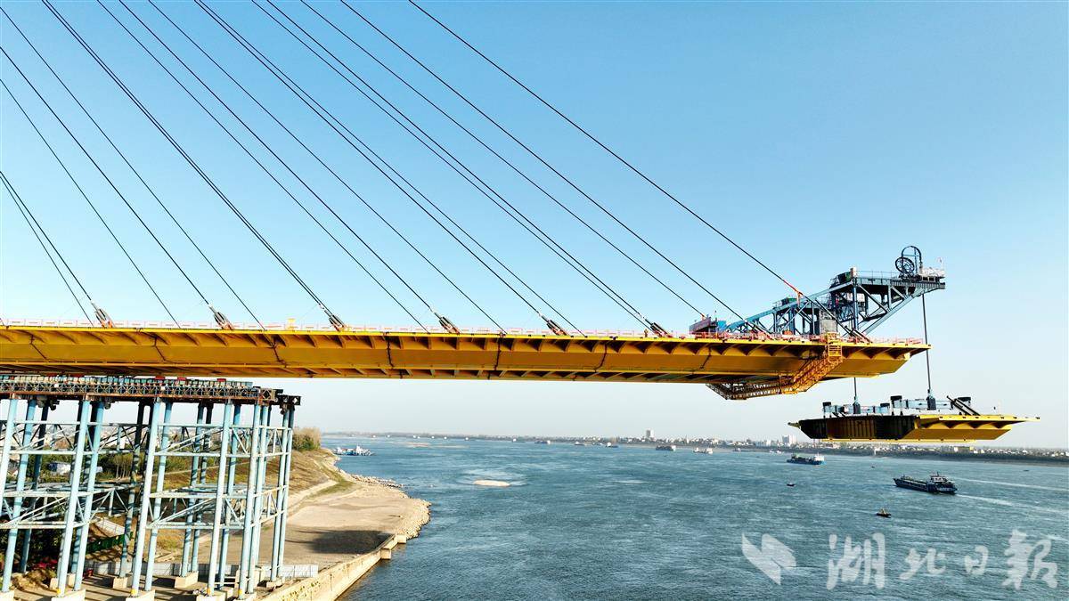 枝江长江大桥全面过渡至上部结构建设