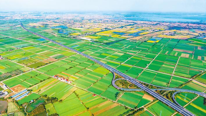 总书记目光所及的辽阔田野，预示着好“风”景