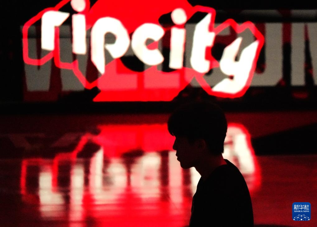 NBA常规赛：开拓者队击败雷霆队