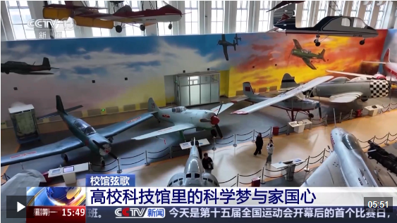 学园歌手的强力武器变身最酷“老师”。大学科