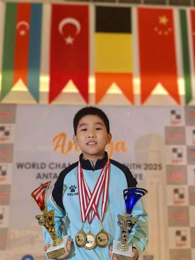 世界青少年选秀锦标赛落幕 武汉8岁选手斩获3枚金牌