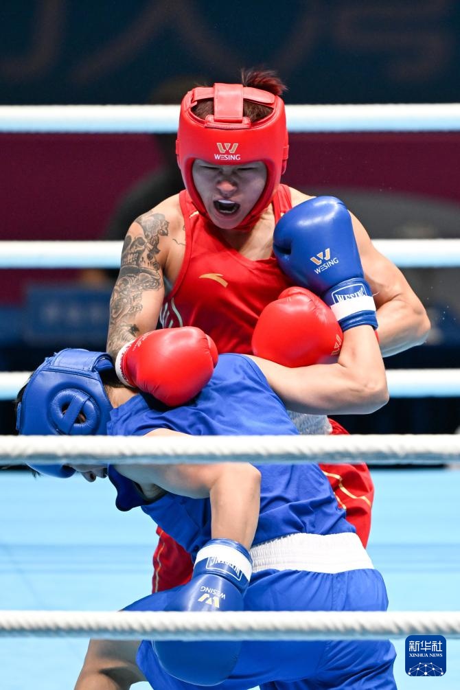 全国赛丨女子60公斤级拳击半决赛：杨成宇胜出晋级