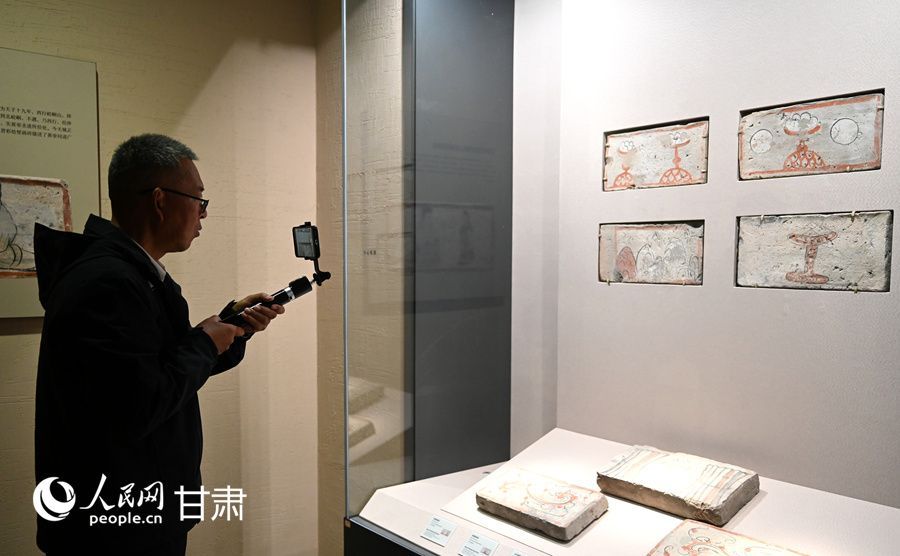 为什么是中国?观察壁画中砖块的绚丽和