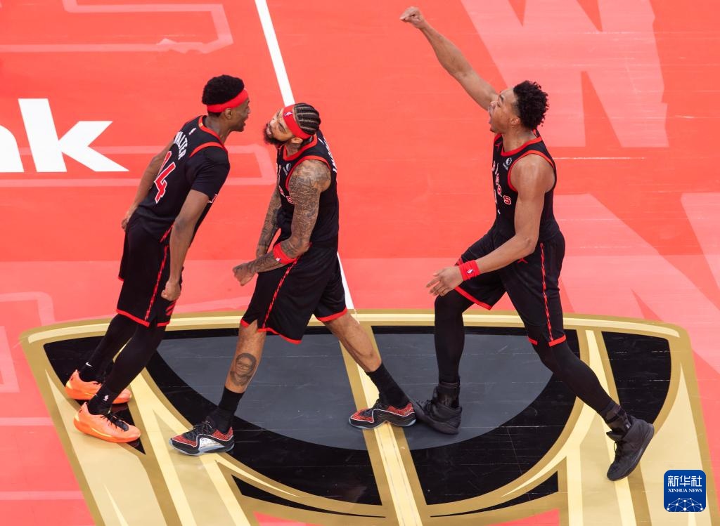 篮球 - NBA 杯：猛龙队击败步行者队