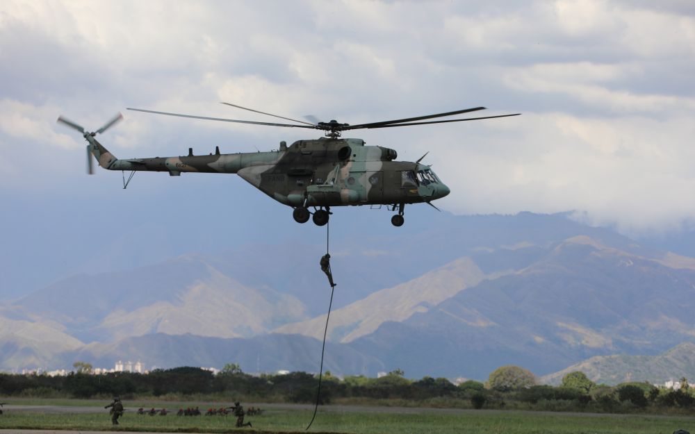美国威胁“关闭委内瑞拉领空”遭到多方谴责，