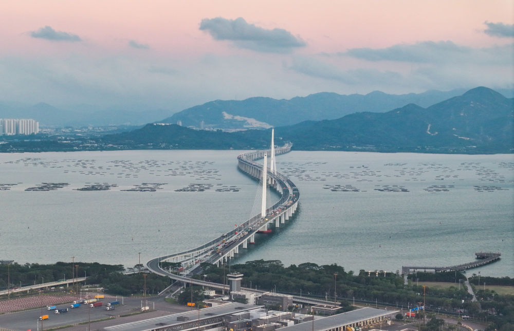 看台｜通讯：42.195公里，见证深港长久友谊