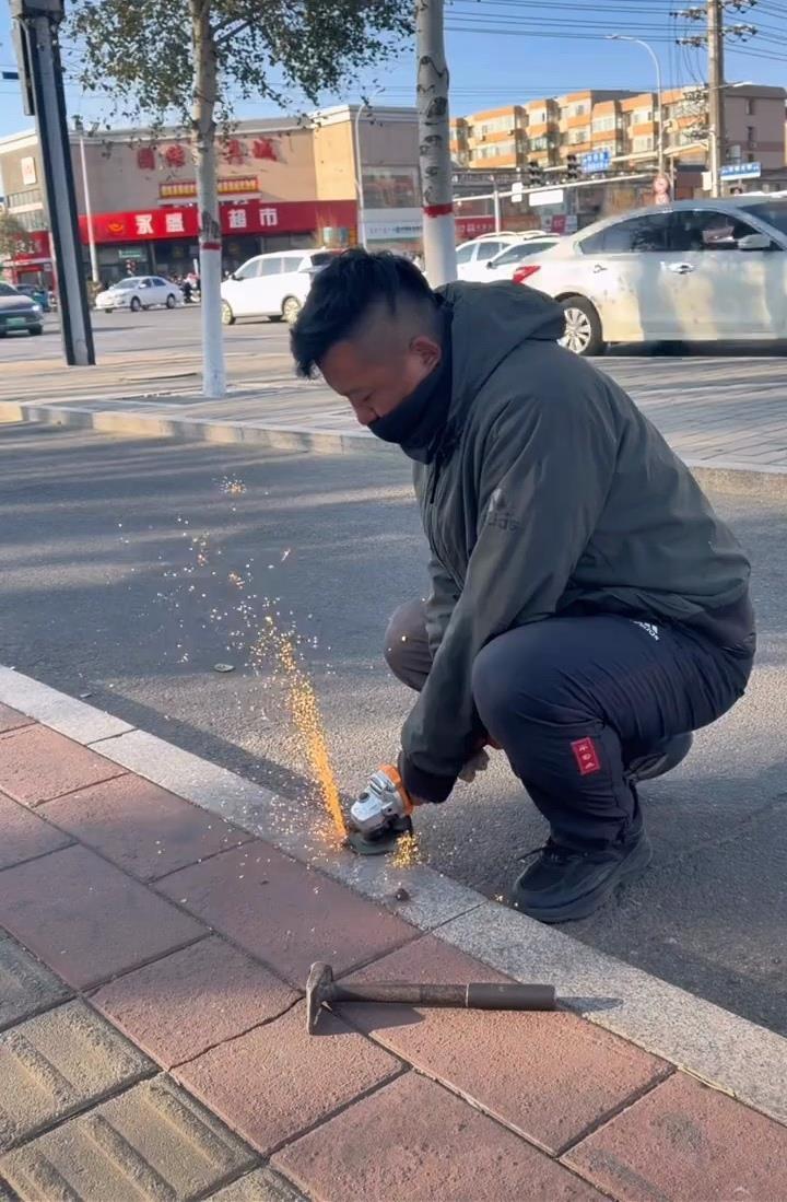 内蒙古“拔钉兄弟”带领全国200多名“拔钉兄弟